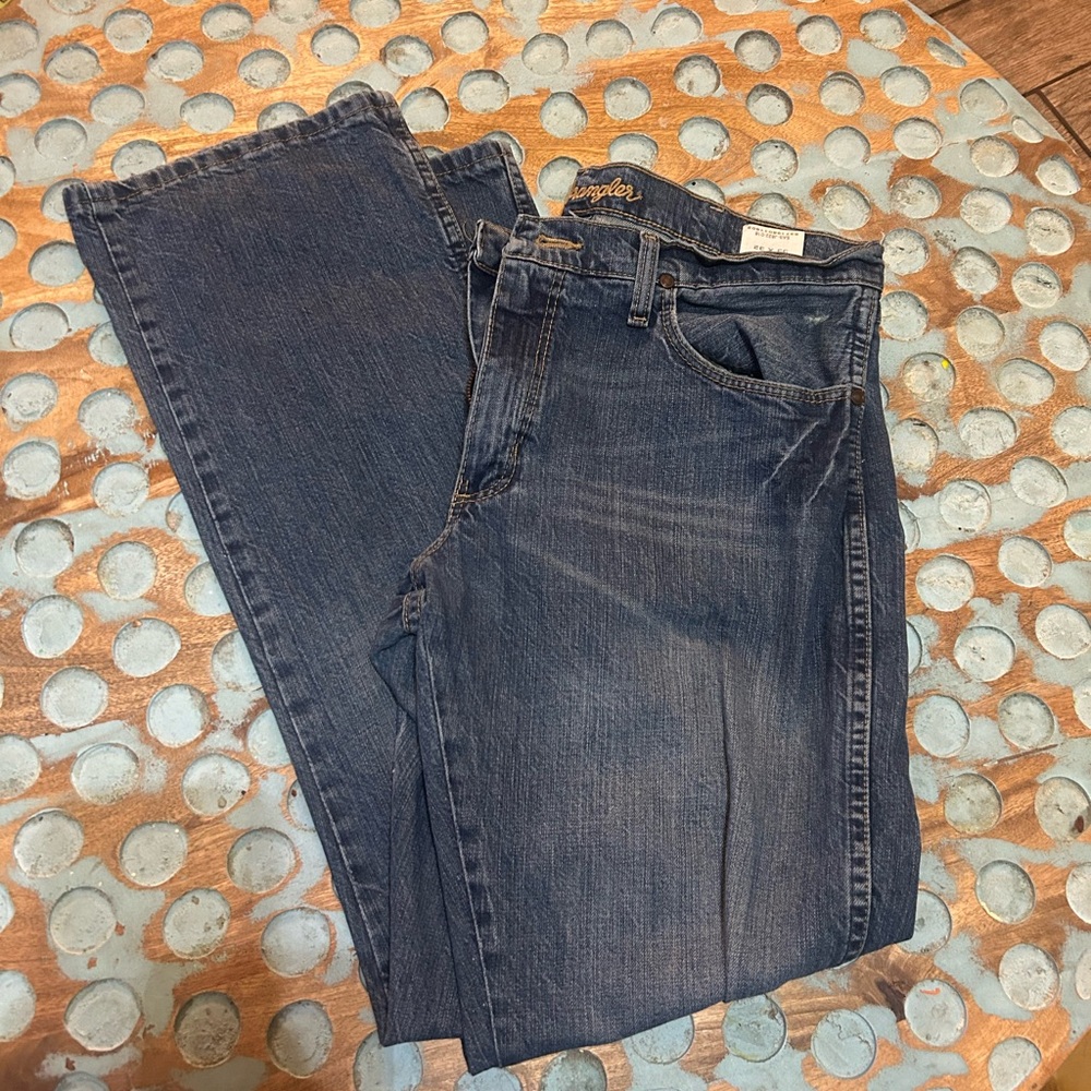 Wrangler Men's Classic Indigo Relaxed Jeans